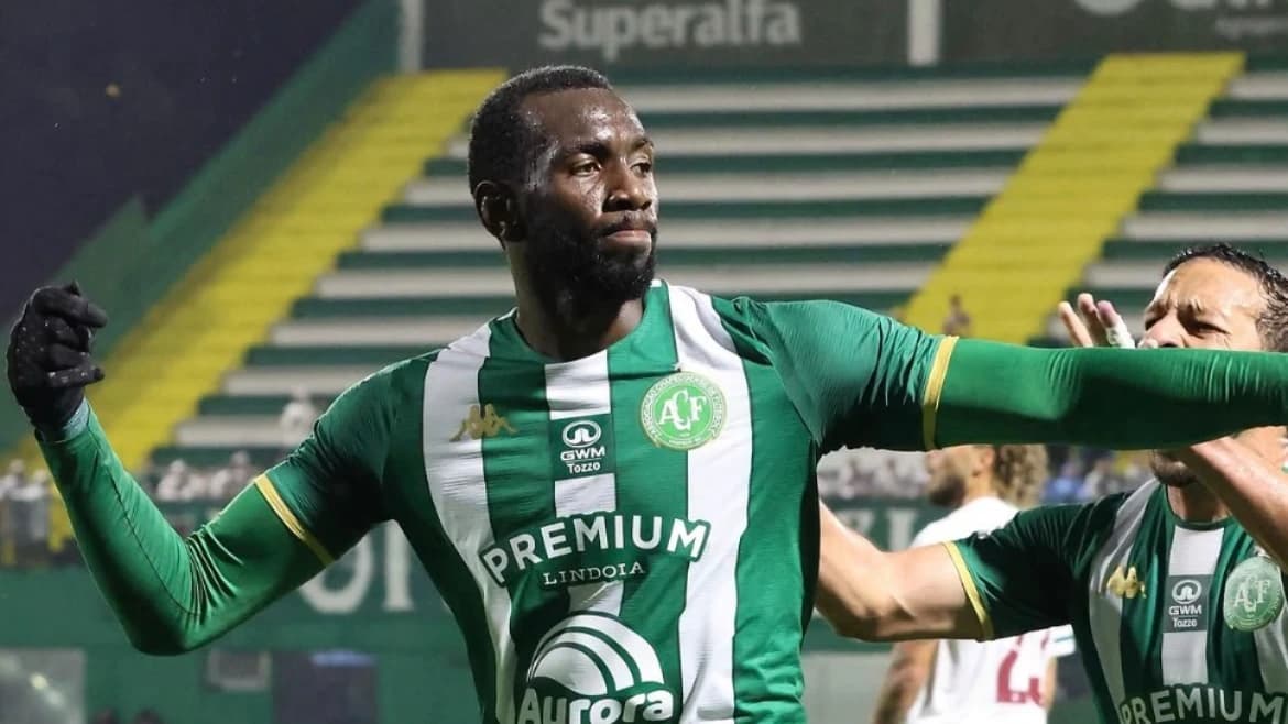 Batacazo en Chapecó: el último del Brasileirão le ganó 2-1 a Fluminense