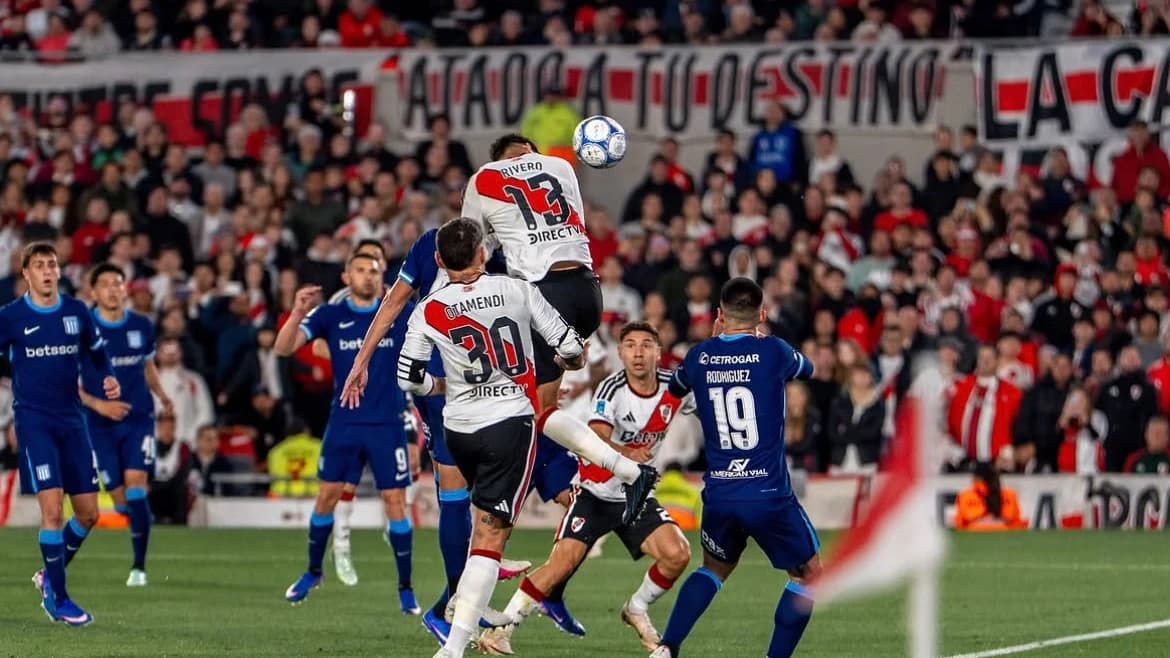 River le ganó el clásico a Racing con un cabezazo de Rivero y llega con confianza al Superclásico