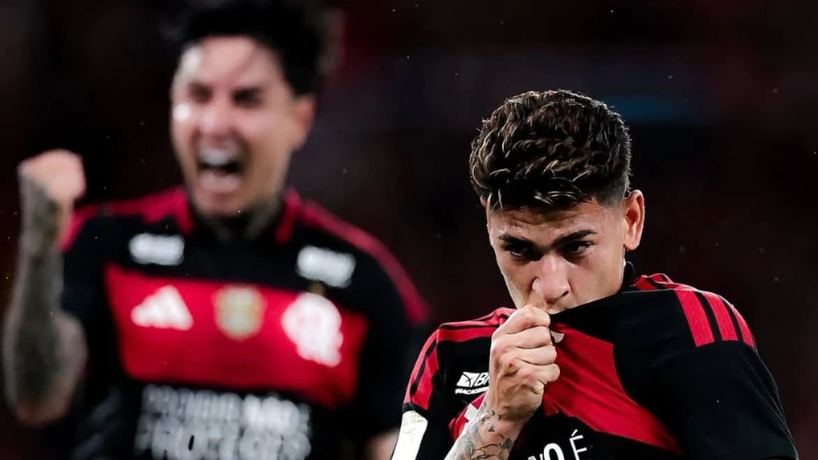 Carrascal la metió de penal en la última jugada, Flamengo le ganó 3-2 a Atlético Mineiro y sigue en la punta del Brasileirão